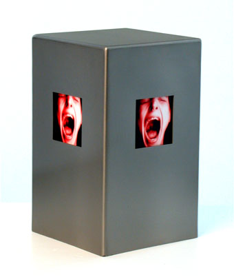 red scream in a box�