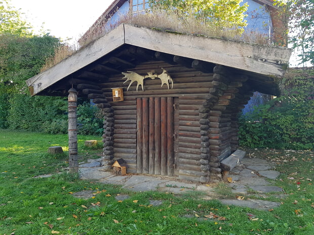 Frühere Blockhütte im Schulhof des Hölderlin-Gymnasiums Lauffen