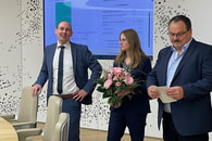 Erfolgreiche Wiederwahl von Bürgermeister Jochen Winkler (l) gemeinsam mit Ehefrau Stefanie u. Bürgermeister-Stellvertreter Dr. Kazenwadel