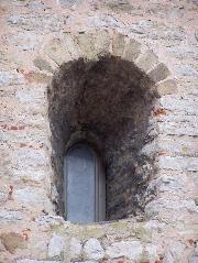Fenster im mittelalterlichen Burgturm