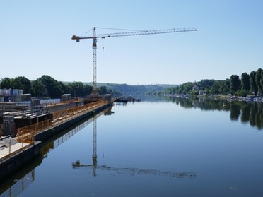 Ulrike Zimmer, Blick auf den Neckar mit Schleusenbaustelle, Brücke B 27 in Lauffen - 6. Juli