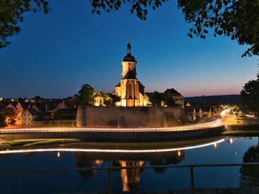 11.05.2018 - Ulrich Seidel - Regiswindiskirche mit Neckar zur blauen Stunde