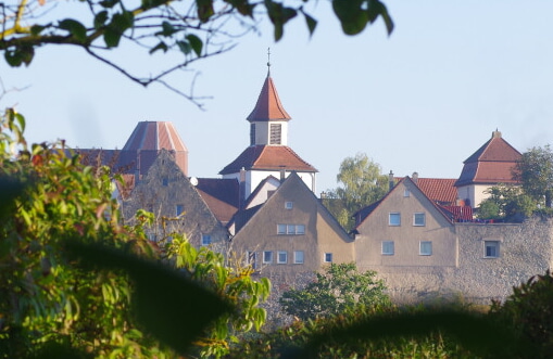Foto: Bernd Reichle Blick auf die Stadtmauer und die Martinskirche - Wettbewerb zum Foto des Jahres 2021