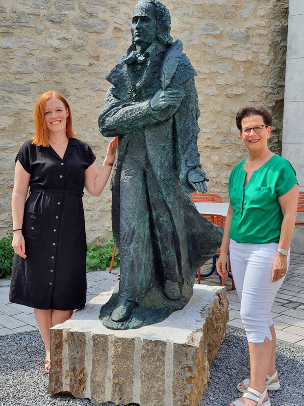 VHS Außenstellenleiterinnen v.l.n.r. Frau Eichhorn und Frau Hettler