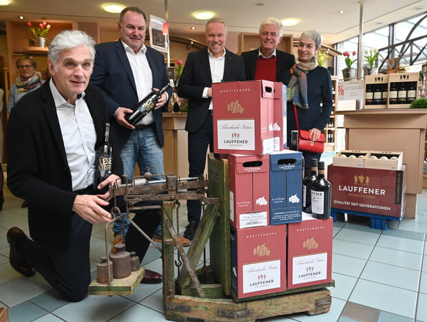 : Walter Sittler, Dietrich Rembold, Marian Kopp, Laudator Dr. Uwe Reyle und Ehefrau. Foto: Werner Kuhnle