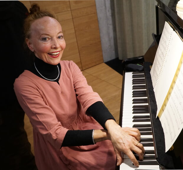 Die Komponistin und Pianistin Claudia Burris spielte am 20. März "Hölderlin - Stationen eines Lebens" im Lauffener Hölderlinhaus.