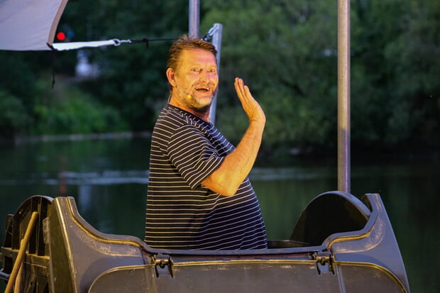 Schauspieler Peter Trabner in dem Stuck "Das Leben des Diogenes"