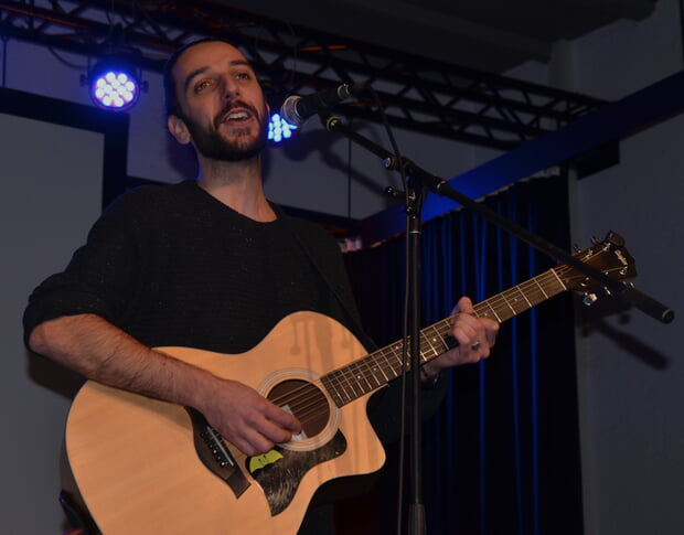 Der Singer/Songwriter Aljosha Konter erhielt für seine gefühl- und humorvollen Songs viel Beifall.