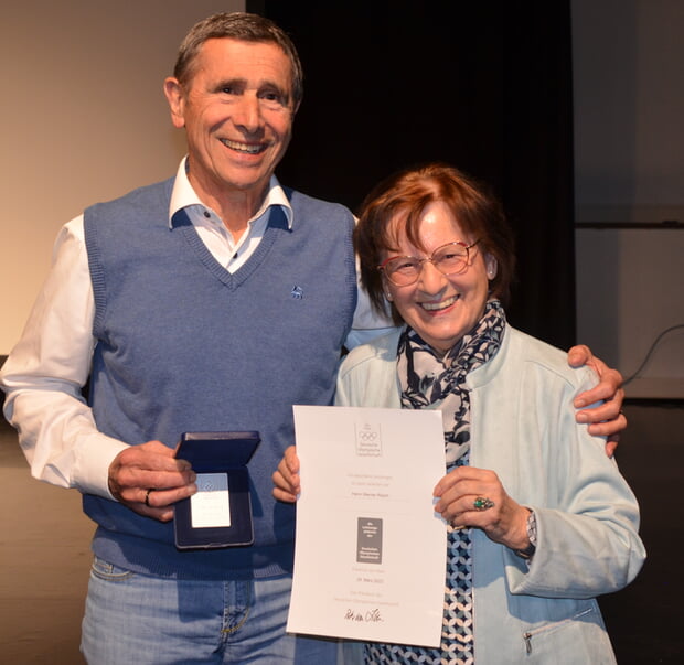 Der Ausnahmesportler Werner Rösch (li.) mit Sigrid Seeger-Losch vom Deutschen Olympischen Sportbund.