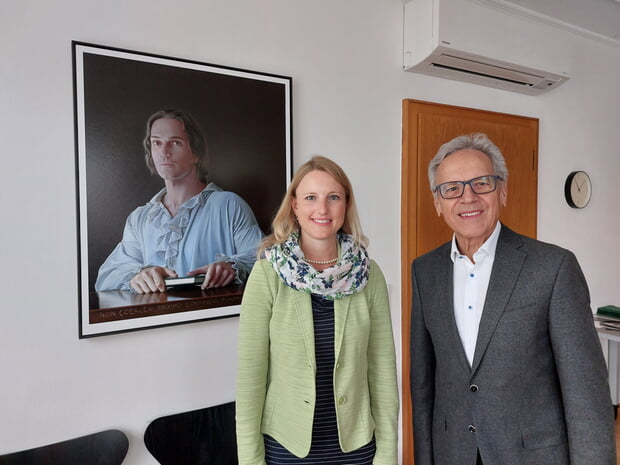 Ehrenbürger Heinz Dieter Schunk mit Bürgermeisterin Sarina Pfründer
