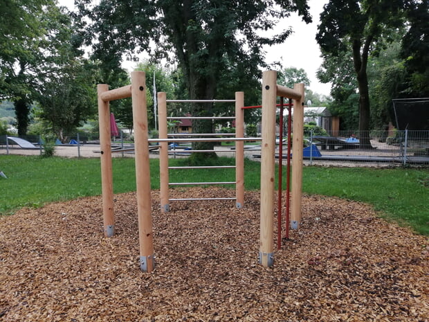 Neues Klettersechseck am Neckarspielplatz