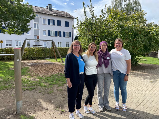 Mitarbeiterinnen der Spielgruppe mit Kindergartenleiterin Anika Wunderlich (rechts)