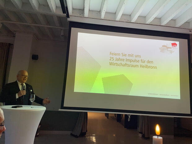 Landrat Heuser bei seiner Ansprache 25 Jahre Wirtschaftsförderung Heilbronn 