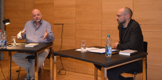 v.l.n.r. Autor u. Essayist Thomas Hettche, Moderator Fabian Goppelsröder