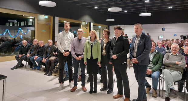 v.l.n.r. M.Sc. Stefan Knapp, Dipl. Ing. Frank P. Schäfer, Bürgermeisterin Sarina Pfründer, Dipl. Ing. Heike Merkle, Dipl. Ing. Arnd Heider, Baudirektor Ralf Hoffmann, RP Stuttgart