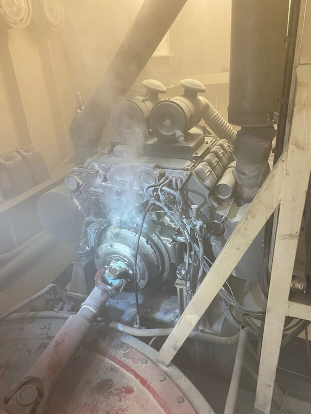 Heißgelaufene Maschine auf Binnenschiff, Foto:FFL