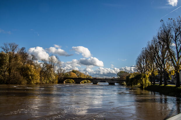 November - Hansjörg Sept - Der Neckar als wilder Fluss mit Hochwasser