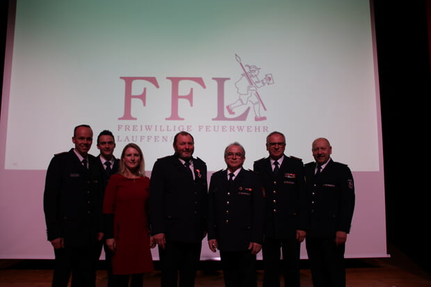 Bildbeschreibung Gruppenbild Würdigung: von links Kommandant P.Link, stellv. Kommandant T.Kraft, Bürgermeisterin S. Pfründer, Ehrenkommandant H. Schiefer, Ehrenmitglied G.Kraft, KFV Heilbronn R. Gall, Landratsamt U. Thoma