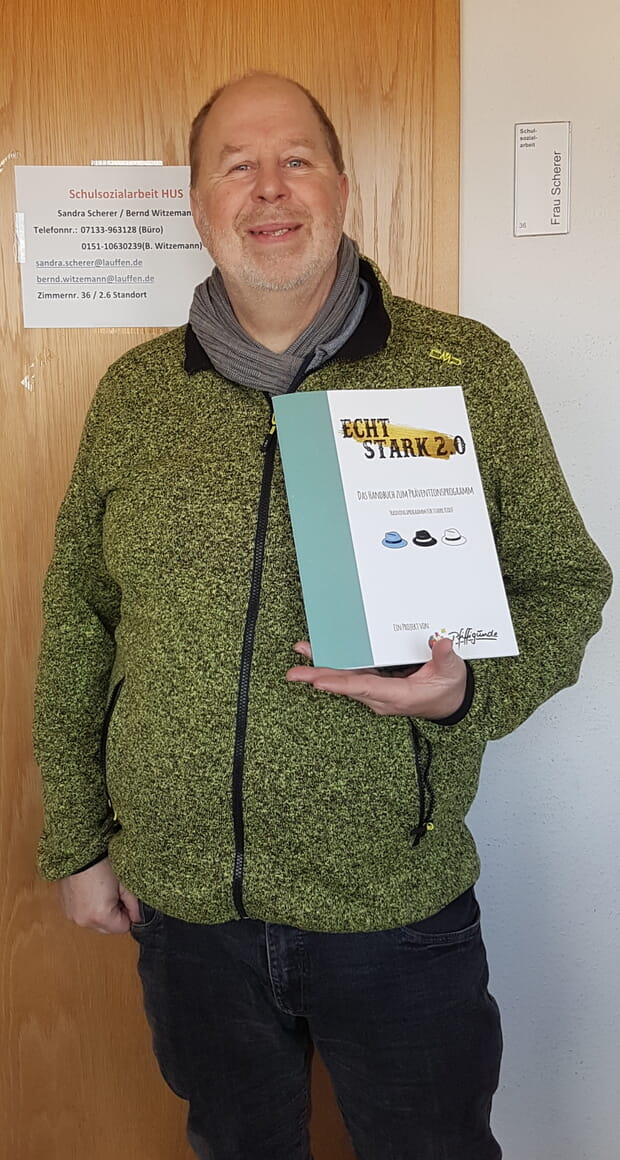 Bildunterschrift Bernd Witzemann mit dem Projekt Echt Stark Sandra Scherer mit dem "kleinen Wir" und dem Chamäleon Ferdi