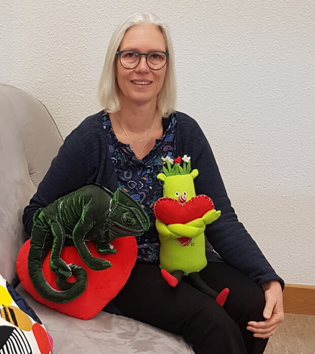 Bildunterschrift Bernd Witzemann mit dem Projekt Echt Stark Sandra Scherer mit dem "kleinen Wir" und dem Chamäleon Ferdi