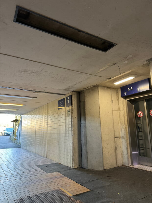 Die Aufzüge am Lauffener Bahnhof bieten seit 2022 Erleichterungen für Reisende.