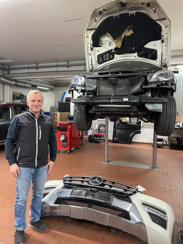 Jochen Mayr in der Werkstatt im Brühl