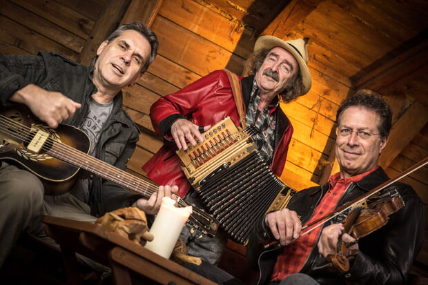 Yannick Monot (Mitte) mit dem International Cajun Trio (Biber Herrmann rechts, Helt Oncale links im Bild)