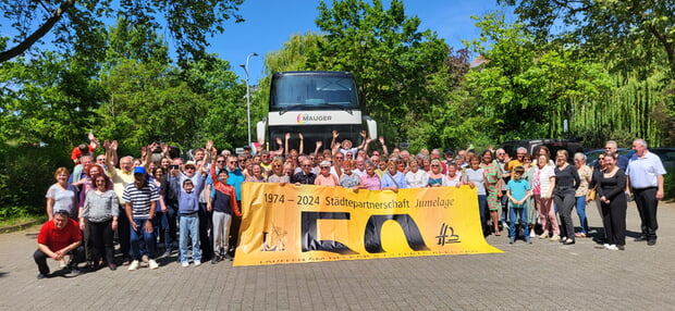 Abfahrt der französischen Gäste auf dem Parkplatz Hagdol am Sonntag, 12.5.2024