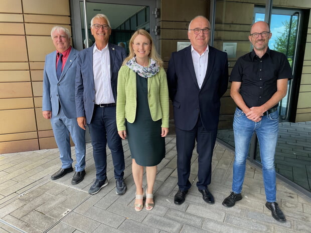 Die Lauffener Kreistagsmitglieder v.l.n.r. Dieter Glatting, Dr. Michael Mühslchlegel, Bürgermeisterin Sarina Pfründer, Hans-Martin Steinle und Felix Gaide