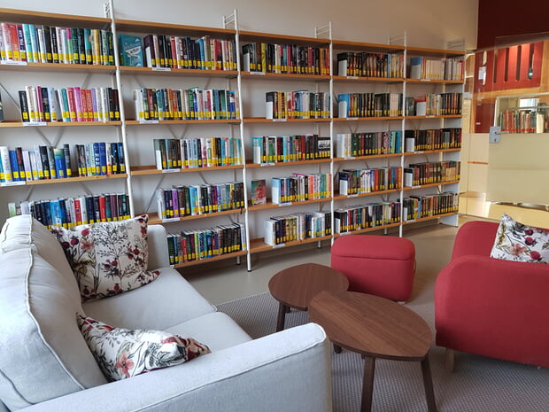 Die Bücherei in der Bahnhofstraße 54 im EG (ehemaliges Bürgerbüro)