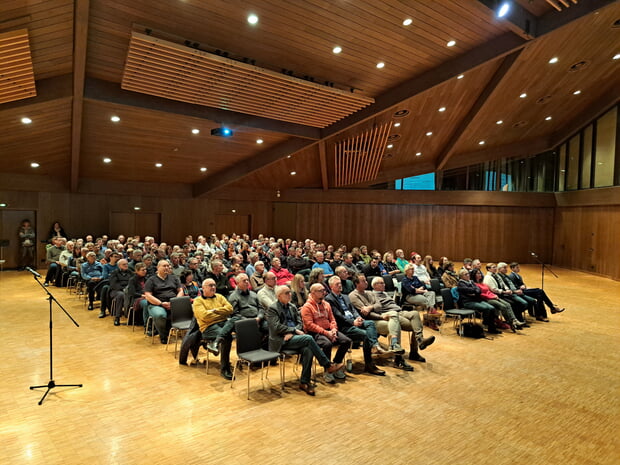 Mit 200 BesucherInnen war die Einwohnerversammlung gut besucht!