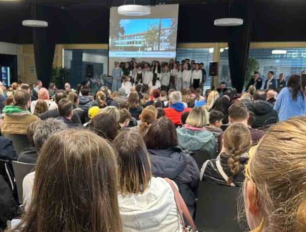 Tag der offenen Tür an der HRS -Begrüßung in der Mensa
