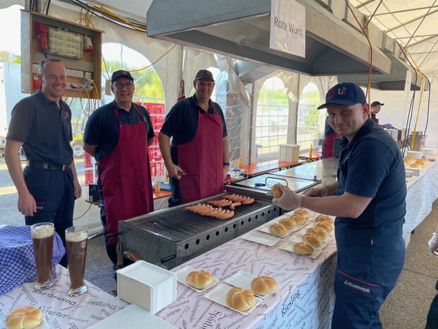 Viele Mitglieder der Feuerwehr sorgten für ein tolles 1. Mai Fest