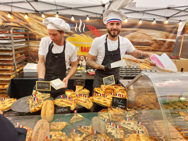 Direkt aus Frankreich angereiste Händler boten vielfältige Kulinarik aus Frankreich
