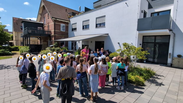 Maien-Ständle in der Lindenhof-WG
