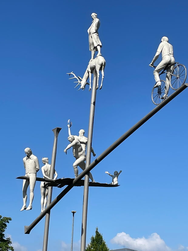 Hölderlinkreisel nach Sanierung der Figurengruppe