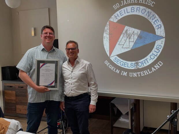 Präsident Wilhelm Vogt (links) vom Heilbronner Segelsport-Club mit dem Sportwart des Lauffener Segeclubs Neckar e.V., Ralf Bissinger