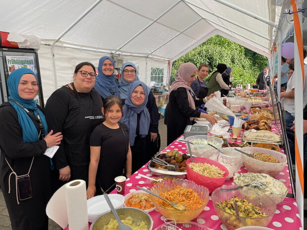 Ein großes und leckeres Buffet lud zum Kosten ein.