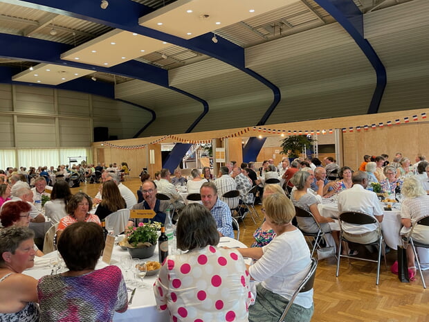 Festliches Abendessen zur Feier von 50 Jahren Städtepartnerschaft im Salle Athéna am Freitagabend.
