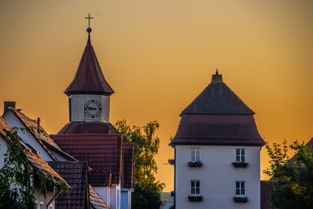 Martinskirche und Heilbronner Tor im Abendrot - Foto: Hansjörg Sept, aus dem Wettbewerb zum Foto des Jahres 2023