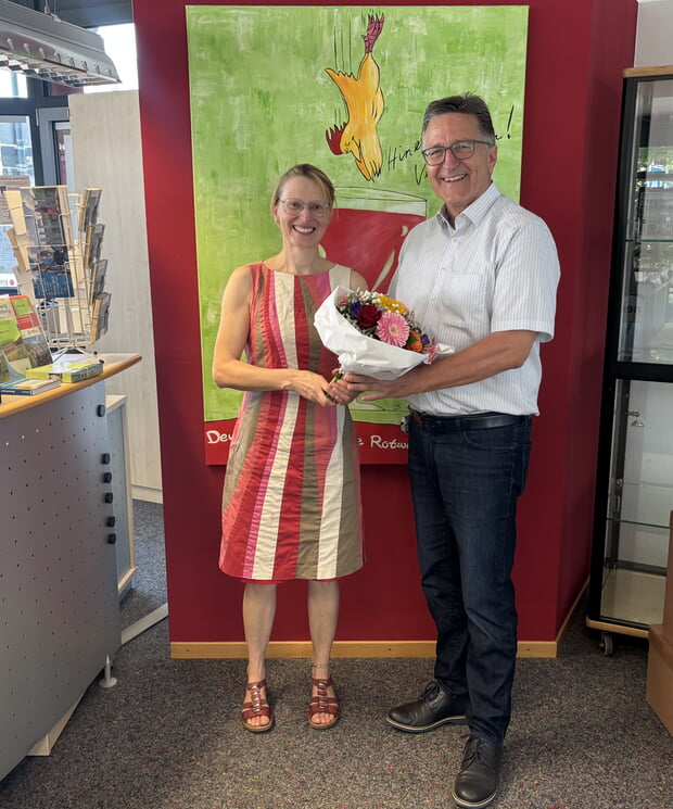 Geschäftsführerin Sabine Hübl mit Bürgermeister Volker Schiek