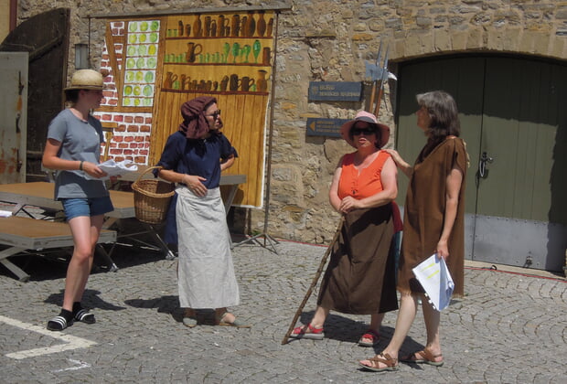 Impressionen aus den Proben im Burghof, Foto: Leonore Welzin