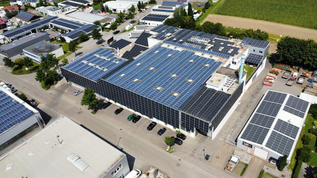 Größter Gewerbe-Batteriespeicher im Landkreis - Multi Color Oberflächentechnik GmbH