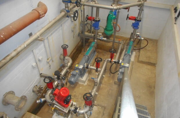 Rohrschlammpumpenkeller mit den neuen Pumpen