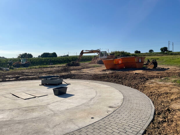 Die fertiggestellte Bodenplatte für den Neubau des Faulturms