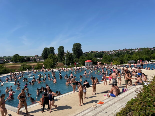Gut besuchtes Freibad