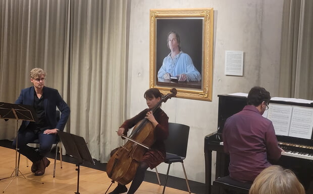 v.l.n.r. Christian Oliveira (Sprecher), Milena Vanova (Cello) u. Daniel Delgado (Klavier)