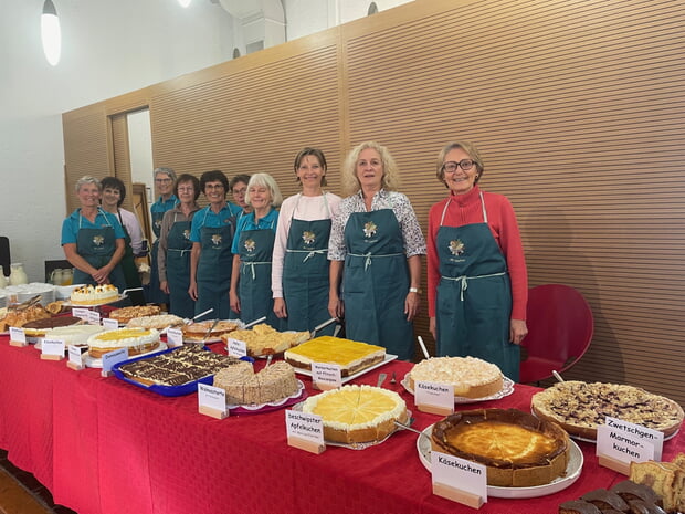 Eine gigantische Kuchenauswahl boten die Bäckerinnen des Schwäbischen Albvereins