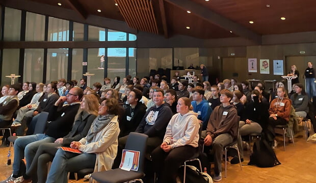 Jugendrat, Bürgerstiftung anzetteln e.V. und Stadtverwaltung organisierten den Demokratie-Tag in der Stadthalle