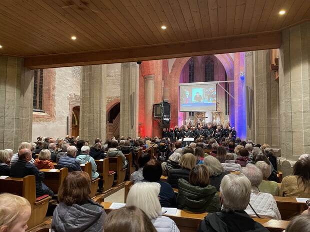 Gospelchor Just4You feierte sein 20jähriges Bestehen in der vollbesetzten Regiswindiskirche